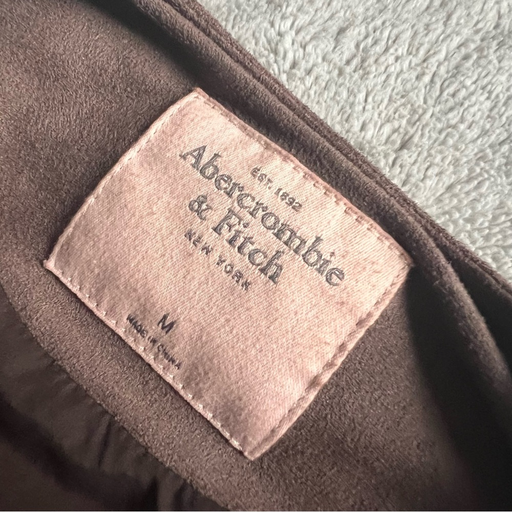 Abercrombie & Fitch Faux Suede Fringe Cropped Festival Jacket Stone Gray Medium - Picture 3 of 13